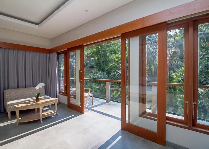 Villa Ubud Hills & *